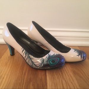 Adorable peacock heels, barely worn—size 8